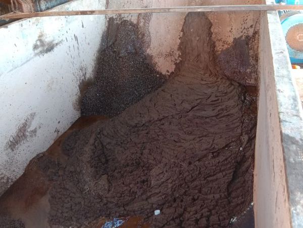 2404261714120870314934.jpg drilling mud before treated_副本.jpg